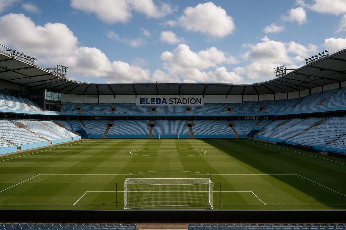 Tom fotbollsarena med välklippt gräsmatta på Eleda Stadion i Malmö.