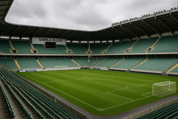 Tom fotbollsarena med grönt gräs – Gamla Ullevi i Göteborg