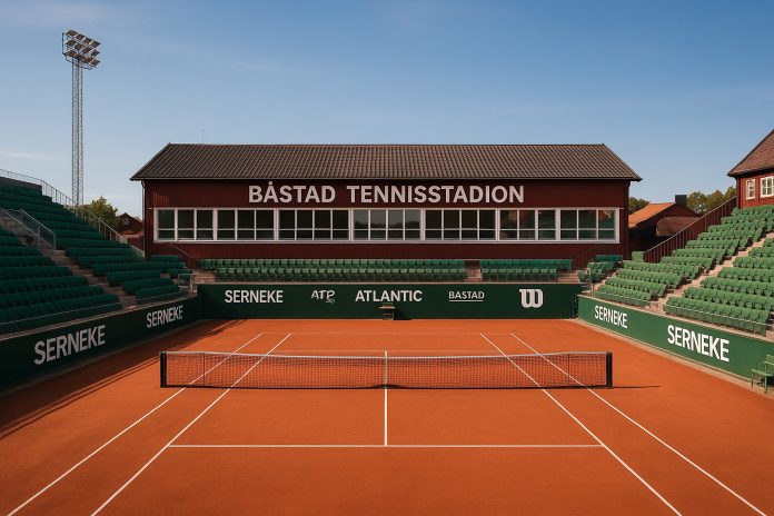 Tom center court i Båstad inför dagens matcher med bröderna Ymer